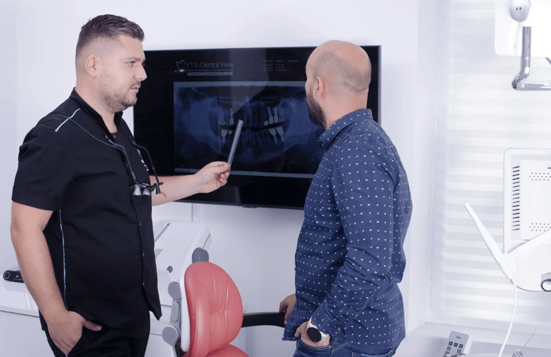 Dr. Dan Popescu în Clinica Dr. Popescu din București